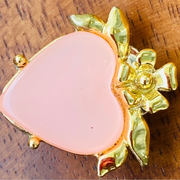 70s/80s Pink Crystal Gold Trifari Clip-on Earrings - Picture 3 of 7